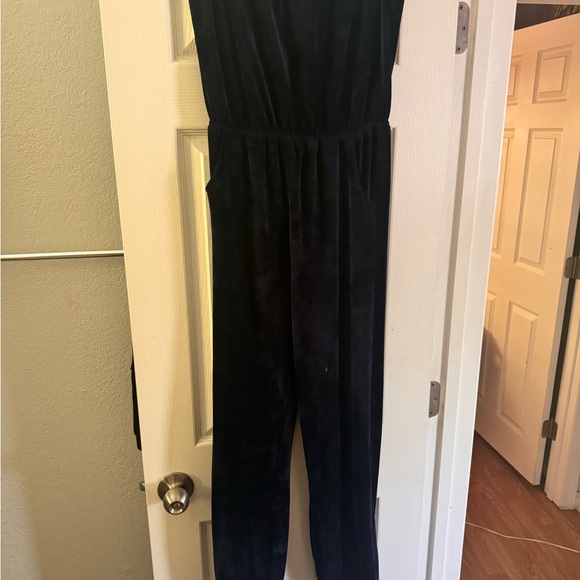 Elegant Black Jumpsuit - Picture 1 of 1
